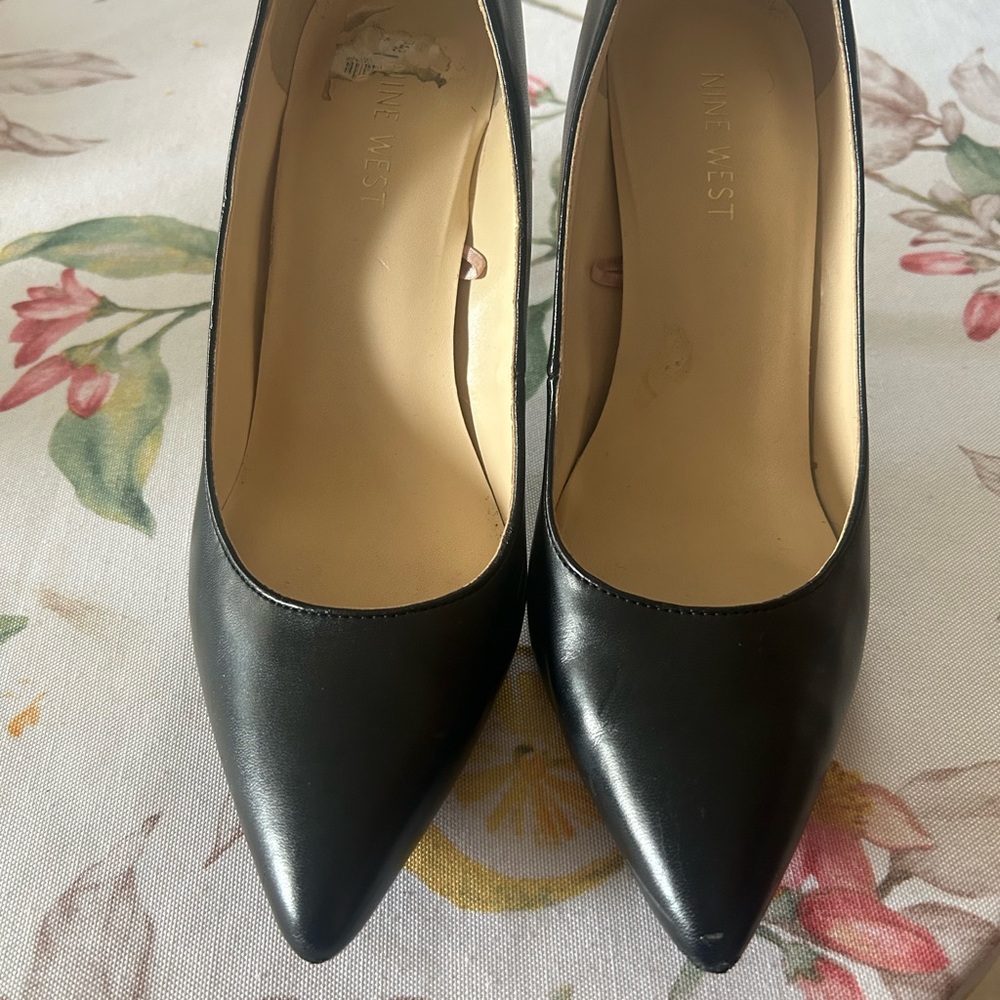 Nine West Black Pointed Toe Pumps